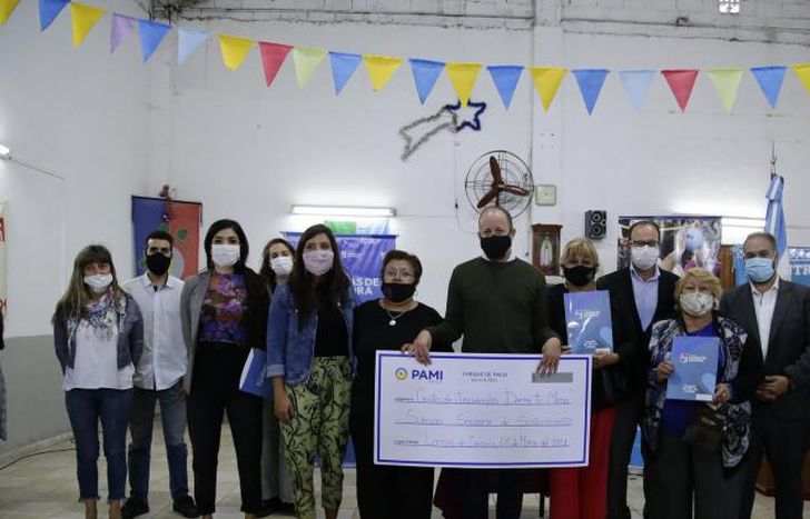 Los abuelos recibieron los subsidios de PAMI y el Municipio.