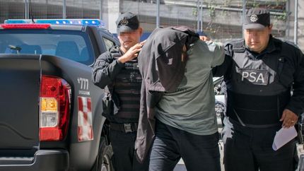Uno de los ocho detenidos por la Policía de Seguridad Aeroportuaria.
