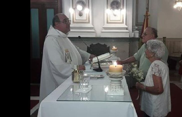 Participaron en la misa llevando las ofrendas.