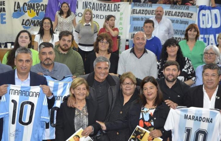 En la sesión estuvieron las hermanas de Diego y el Negro Enrique.