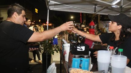 Los comercios pondrán foodtrucks y ofrecerán diferentes promociones.