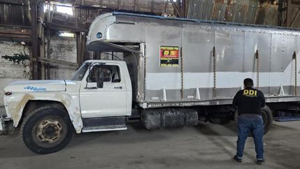 Uno de los camiones incautados.