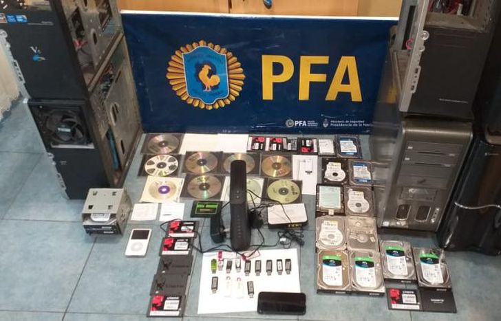 Secuestraron elementos informáticos en Temperley y Llavallol.