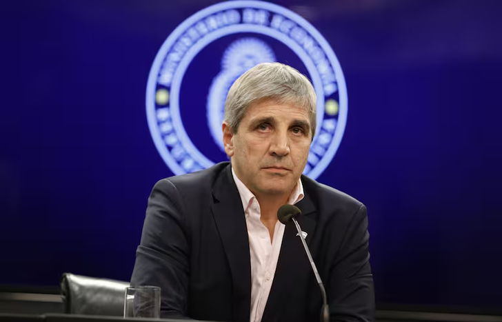 Luis Caputo fue denunciado por diputados de Unión por la Patria por manipulación del INDEC.&nbsp;