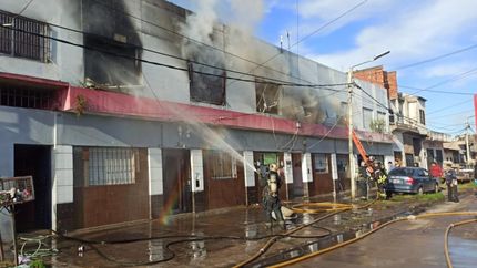 El incendio afectó varios departamentos.