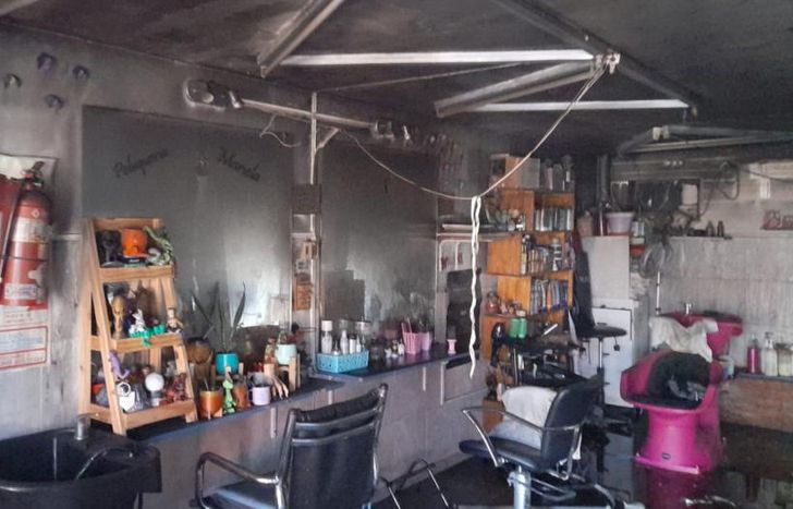 El local sufrió algunos daños materiales.