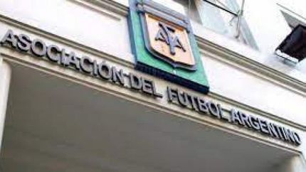 La Comité Ejecutivo tomó la decisión. La Comité Ejecutivo tomó la decisión.