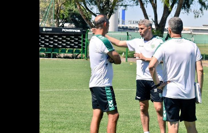 Hernán Crespo dirigió su primera práctica en el Taladro.