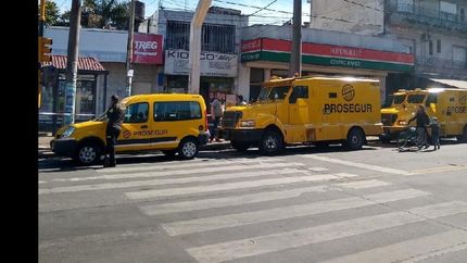 golpe comando a un blindado: cuatro ladrones se llevan mas de $1.000.000