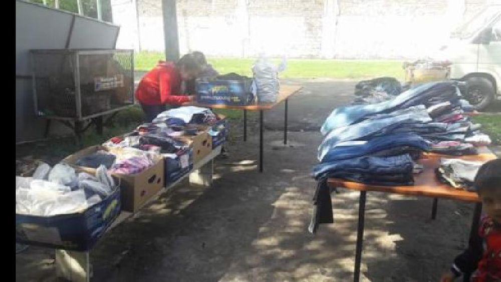 Gracias a la feria americana solidaria pueden recaudar fondos.