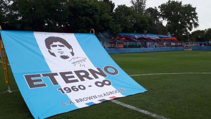 Así recibió el Arandilla la salida de los equipos a la cancha.