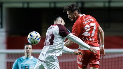 Lanús afronta un duro partido ante Argentinos.