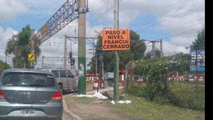 la barrera de la calle francia permanecera cerrada por mas de un mes