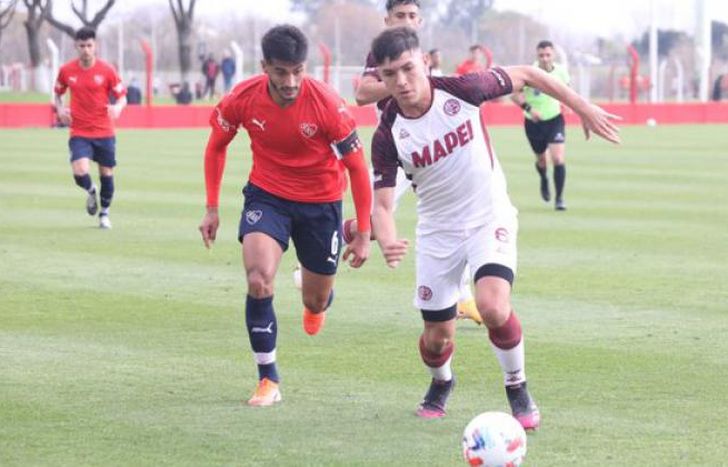 Lanús sufrió un inmerecida derrota en Villa Domínico.