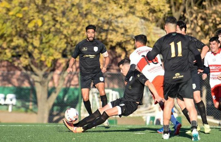 El Taladro venció al Gallo en el sintético del predio de Luis Guillón.