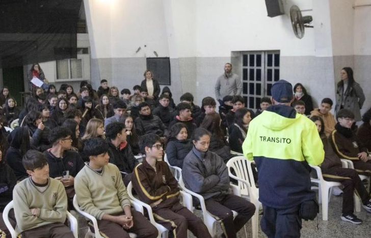 Charla en el Instituto San Francisco Javier, de Lomas Oeste.