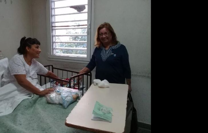 Los kits están compuestos por pañales, baberos, batitas, body, escarpines, medias y enteritos.