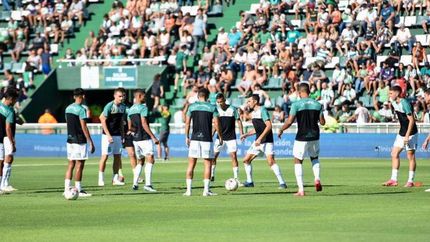 Dabove mete mano en el sector defensivo.