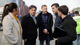 Axel Kicillof y Fede Otermón recorrieron las obras en Camino de Cintura.