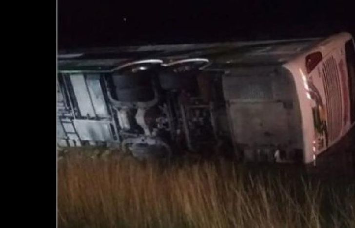 el ómnibus perdió el control.