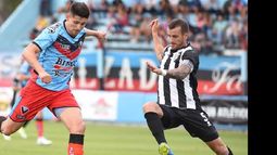 Nicolas Benegas, por el gol y su entrega, fue la figura del triunfo de Brown de Adrogué.
