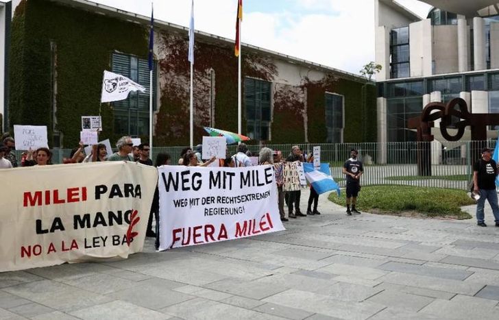 Repudiaron la visita de Javier Milei en Alemania.