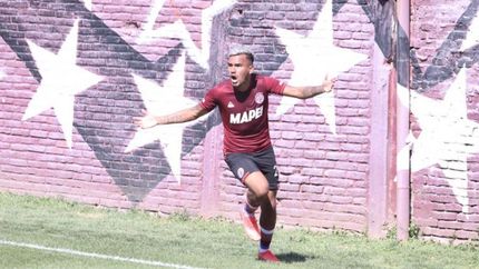 Moreira definió con categoría el pase de Thaller.