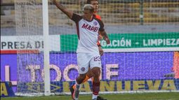 Vera fue la figura y marcó el segundo gol de Lanús.