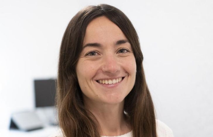 Daniela presenta su libro.