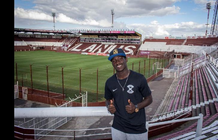 Sinisterra tiene la chance de debutar ante Racing.