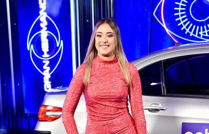 Florencia se fue al suelo.