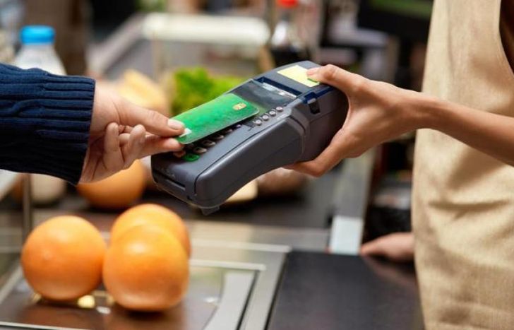 Las ventas de alimentos y bebidas también cayeron.