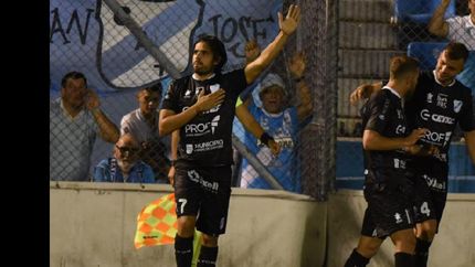 Pablo Magnín, con sus dos goles, le dio una victoria clave a Temperley sobre Rafaela. Pablo Magnín, con sus dos goles, le dio una victoria clave a Temperley sobre Rafaela.