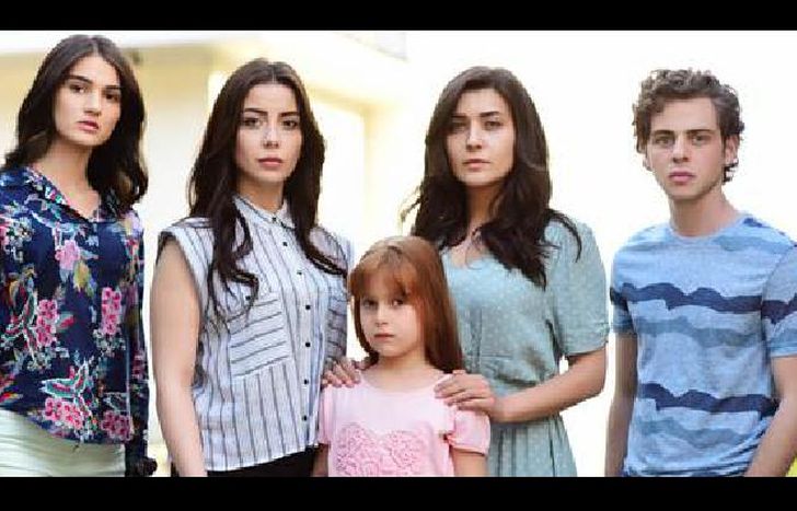 SE SUMA A OTRAS FICCIONES EXTRANJERAS.