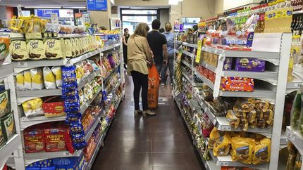La inflación desaceleró al 4% en julio, pero no logró perforar el piso que esperaba el Gobierno.