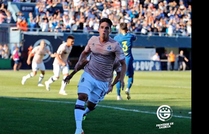 Faravelli, con un lindo gol, abrió el partido para Gimnasia.