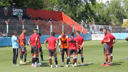 Brown juega ante Berazategui y sufre por los lesionados.