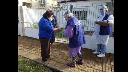 continúan los operativos de control, desinfección y testeos masivos en los barrios.