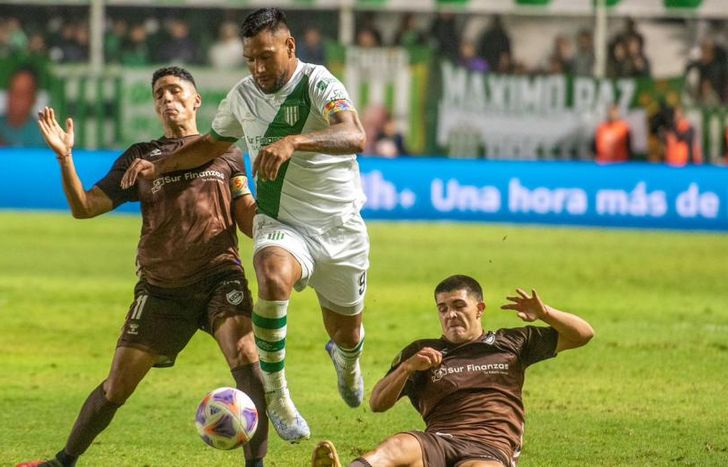 Andrés Chávez cruzó a plateístas.