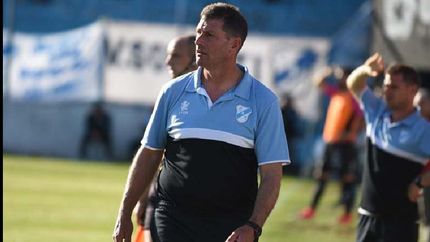 Crisitan Aldirico sigue buscando el mejor funcionamiento del equipo y este viernes se probará con Independiente.