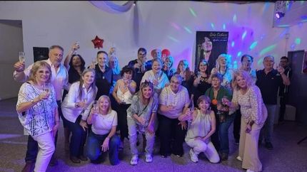 Participaron del festejo 24 exalumnos del ECAL de Banfield. Participaron del festejo 24 exalumnos del ECAL de Banfield.