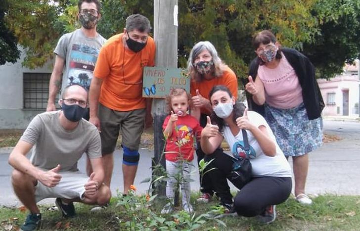 La familia completa se animó a sembrar Memoria.