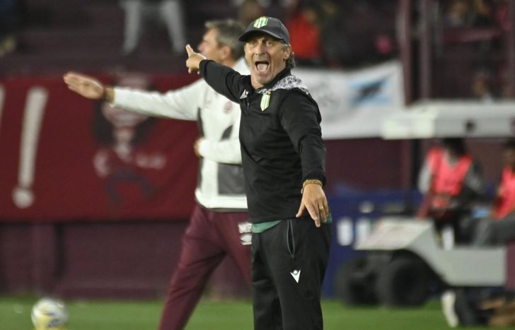 Pedro Troglio durante el Clásico del Sur.