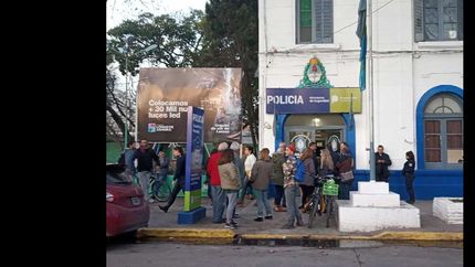 piden la libertad de un artista que fue detenido en lomas