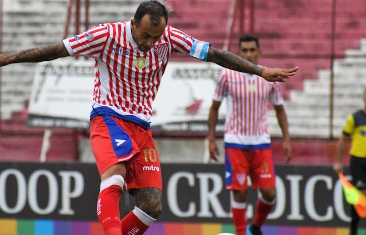 El remate de Celeste para el primer grito.