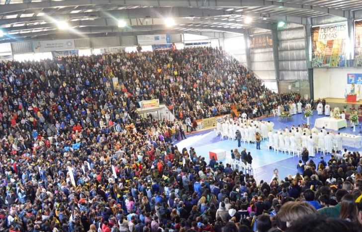 Miles de personas participarán de la celebración en el Microestadio.