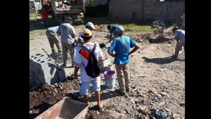 lomas: donde habia un basural construyen una plaza para la gente