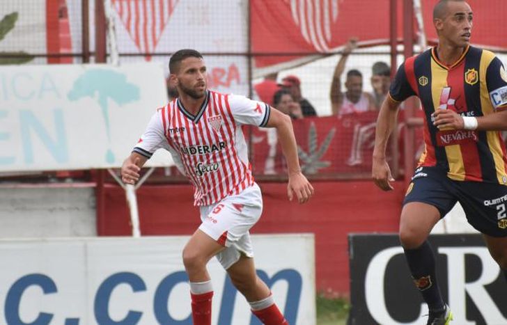 El zaguero Leandro Lugarzo continuará en Los Andes.