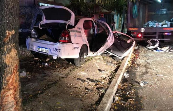Así quedó el móvil policial tras el choque.