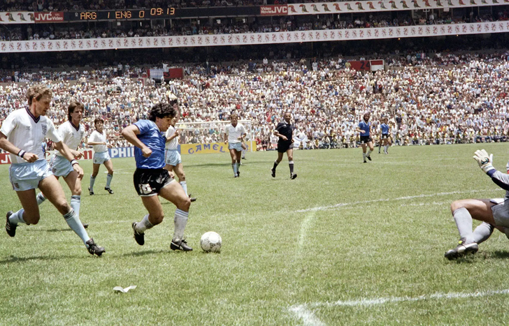 Diego Maradona, a punto de marcar uno de sus goles.&nbsp;